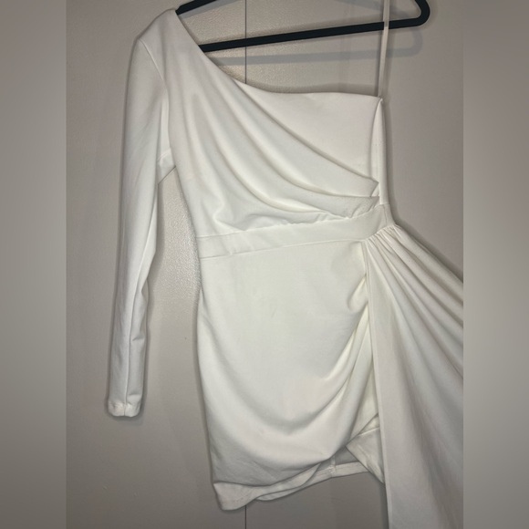 Windsor - Emily One-Shoulder Pleated Asymmetrical White Mini Dress - Picture 4 of 9